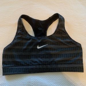 Nike pro sports bra